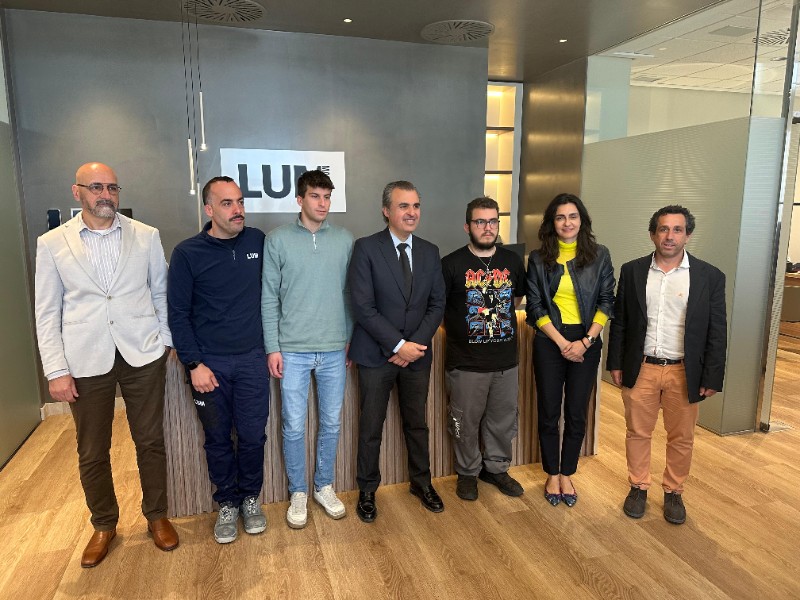 Besuch von Antoni Vera in den Büros von Lum Magnetic